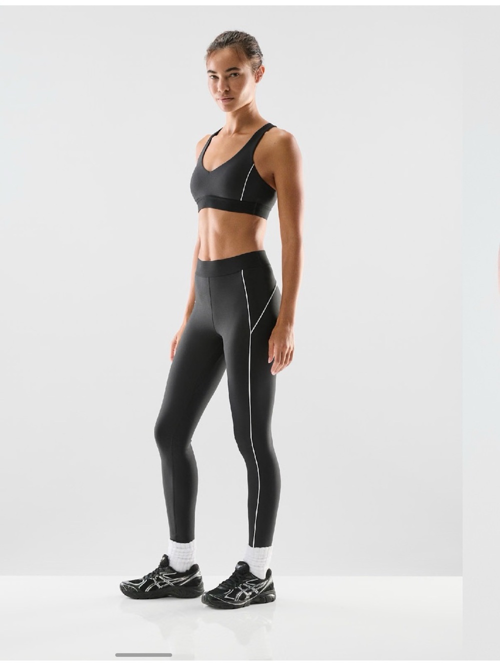 Aritzia Black V-Neck Cross-Back Sports Bra and Leggings